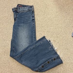 Pilcro cropped wide leg jeans. Frayed hem